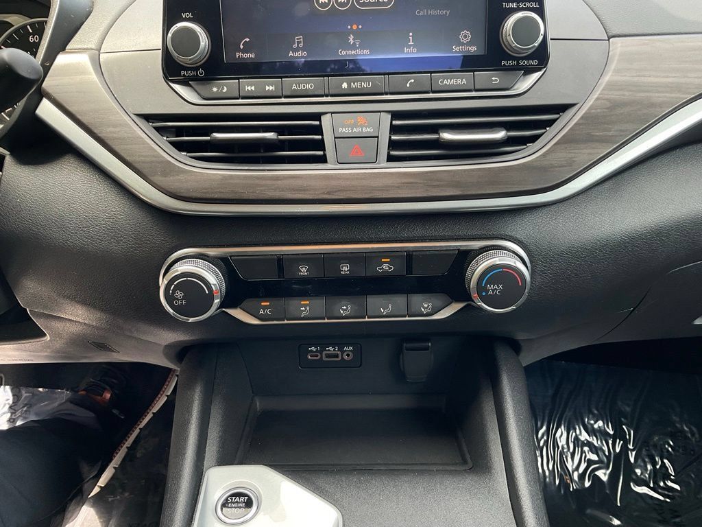 Used 2025 Nissan Altima 2.5 SV FWD image 19