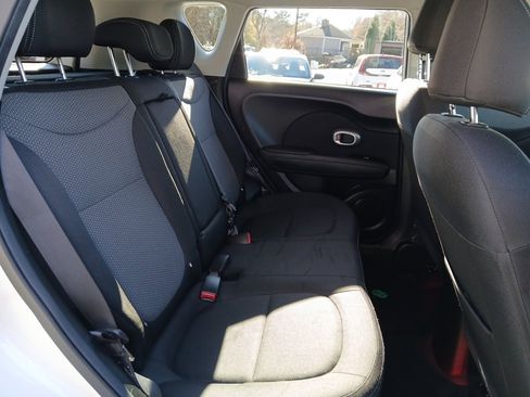 Used 2019 Kia Soul + image 13