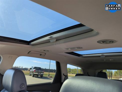 Used 2020 Buick Enclave Premium w/ Sun and Sites Package image 22