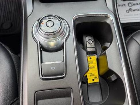 Used 2018 Ford Fusion SE w/ Equipment Group 201A image 19