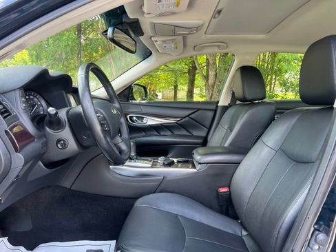 Used 2017 INFINITI Q70 L 3.7 AWD/4WD image 10