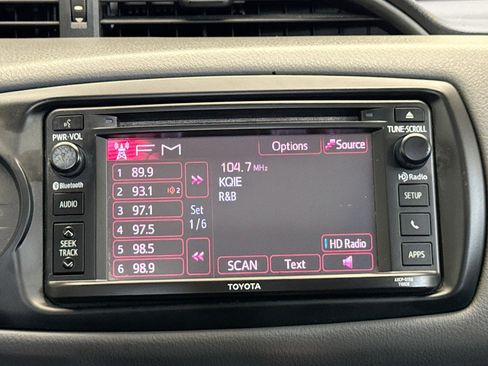 Used 2015 Toyota Yaris L image 9