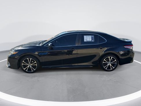Used 2018 Toyota Camry SE image 8