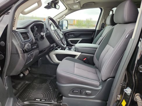 Used 2024 Nissan Titan SV w/ SV Convenience Package image 12