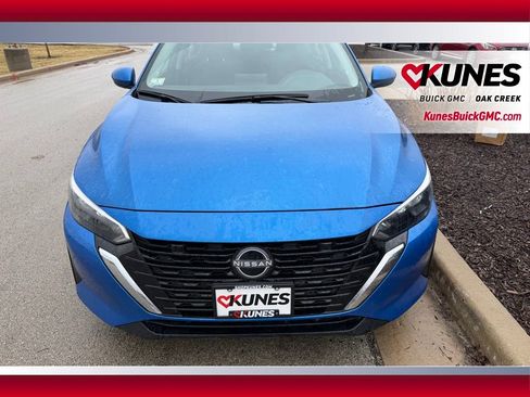 Used 2024 Nissan Sentra SV FWD image 9