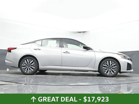 Used 2024 Nissan Altima 2.5 SV FWD image 50