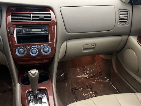 Used 2004 Mitsubishi Diamante LS image 20