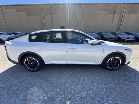 New 2025 Kia K4 EX image 8