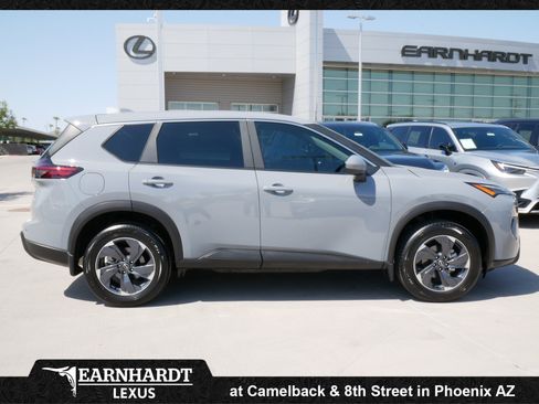 Used 2026 Nissan Rogue SV FWD image 11