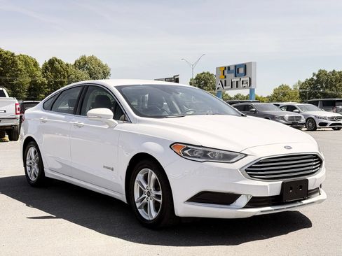 Used 2018 Ford Fusion SE w/ Equipment Group 602A FWD image 4