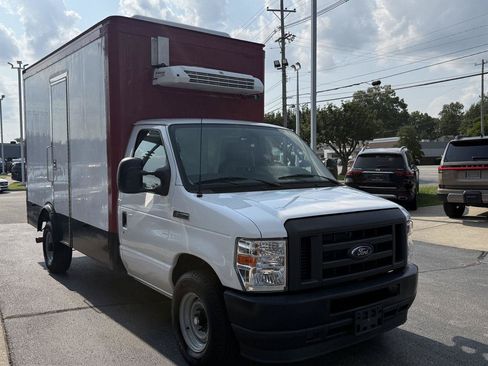Used 2023 Ford E-350 and Econoline 350 Super Duty w/ Power Windows & Locks Group RWD image 5