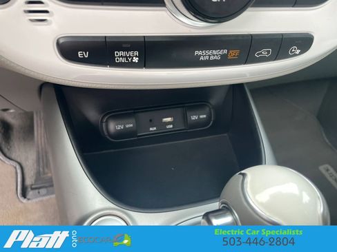 Used 2017 Kia Soul EV + w/ Sun & Fun Package image 26