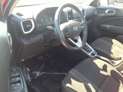Used 2024 Hyundai Venue SEL image 6