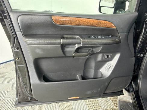 Used 2014 Nissan Armada Platinum image 12