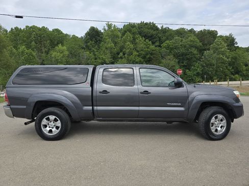 Used 2014 Toyota Tacoma 4x4 Double Cab w/ SR5 Package image 12