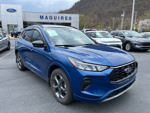 Certified 2023 Ford Escape ST-Line w/ Tech Pack #1 AWD/4WD image 3