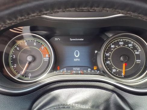 Used 2019 Jeep Cherokee Trailhawk w/ Comfort & Convenience Group AWD/4WD image 34