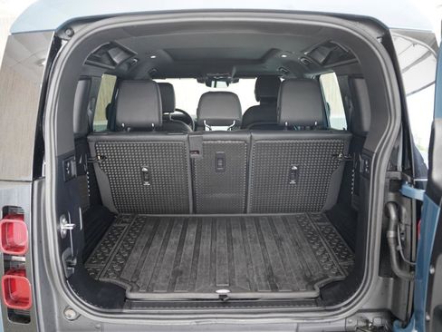 Used 2024 Land Rover Defender 110 S image 35