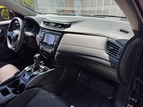 Used 2018 Nissan Rogue SV w/ Premium Package AWD/4WD image 12