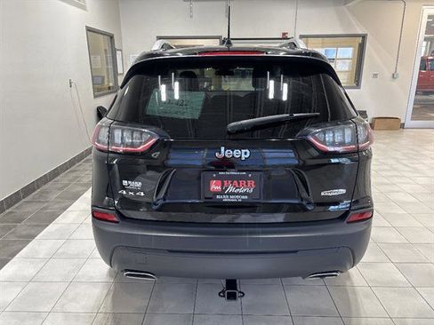 Used 2019 Jeep Cherokee Latitude w/ Popular Appearance Group AWD/4WD image 3
