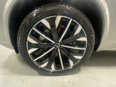 Used 2025 Volvo XC90 B6 Plus AWD/4WD image 5