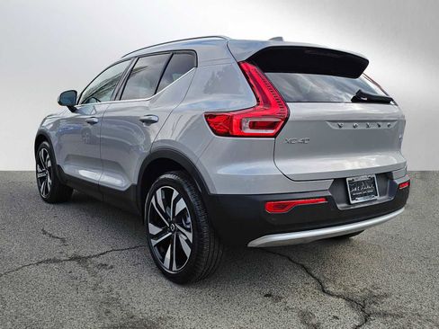 Used 2025 Volvo XC40 B5 Plus w/ Climate Package image 5