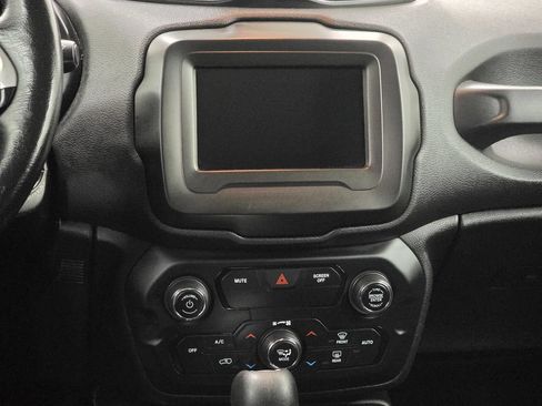 Used 2020 Jeep Renegade Latitude w/ Cold Weather Group AWD/4WD image 21