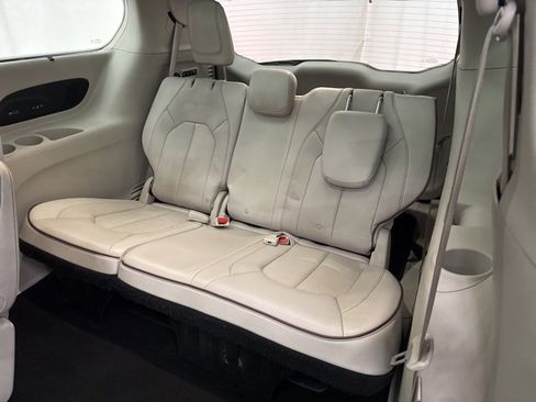 Used 2020 Chrysler Pacifica Limited image 7