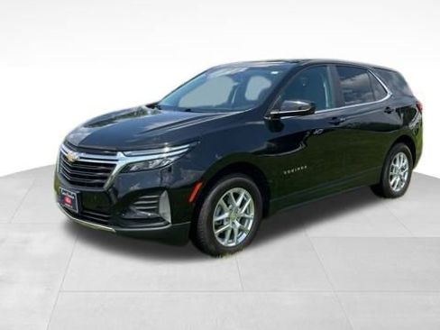 Used 2022 Chevrolet Equinox LT w/ Driver Convenience Package image 3