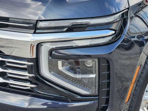 Used 2025 Chevrolet Suburban Premier RWD image 9