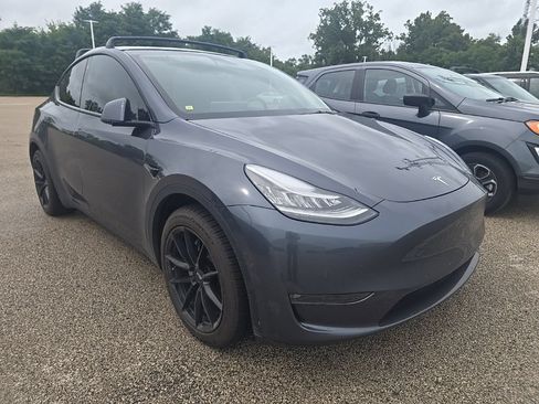 Used 2021 Tesla Model Y Long Range AWD/4WD image 2