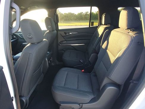 Used 2025 Chevrolet Traverse LT image 23