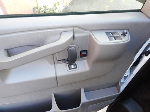 Used 2017 Chevrolet Express 3500 LT w/ LT Preferred Equipment Group image 16