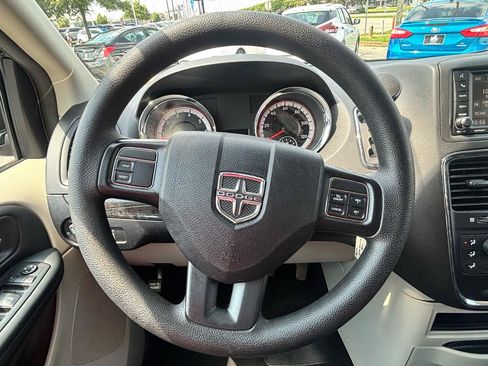 Used 2019 Dodge Grand Caravan SE FWD image 44