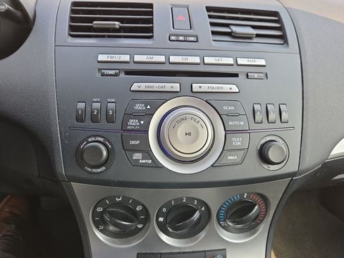 Used 2011 MAZDA MAZDA3 i Touring FWD image 17