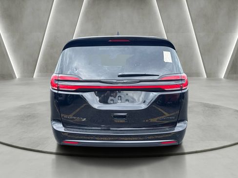 Used 2026 Chrysler Pacifica Limited w/ S Appearance Package FWD image 6