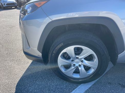 Used 2022 Toyota RAV4 LE image 10