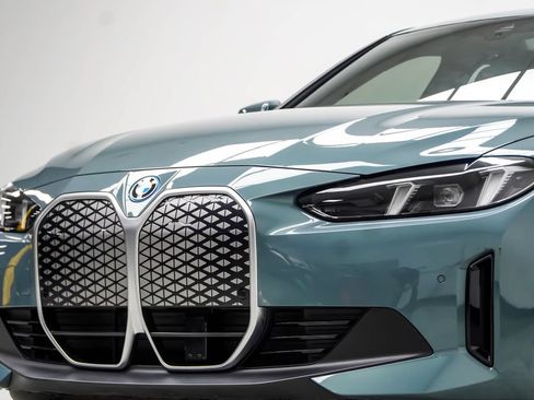 Used 2025 BMW i4 eDrive40 RWD image 2