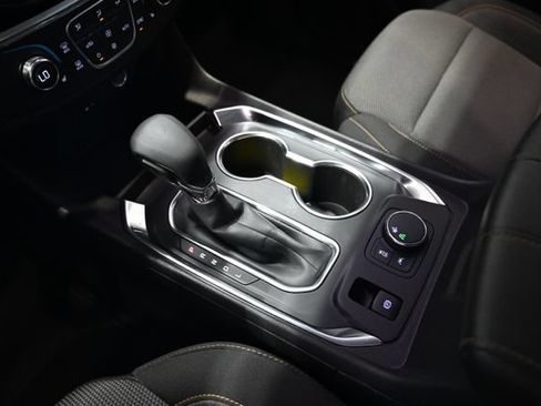 Used 2021 Chevrolet Traverse LT FWD image 19