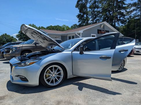 Used 2018 MAZDA MAZDA3 Touring FWD image 8
