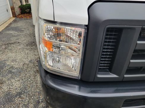 Used 2022 Ford E-350 and Econoline 350 Super Duty image 29