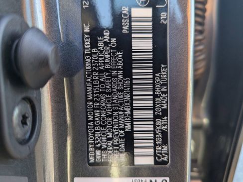 Used 2022 Toyota C-HR XLE image 32