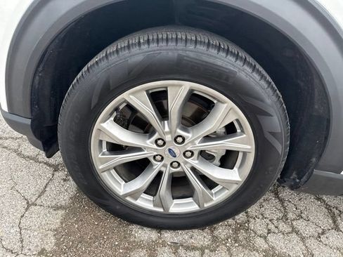 Used 2022 Ford Explorer Limited w/ Equipment Group 301A RWD image 12