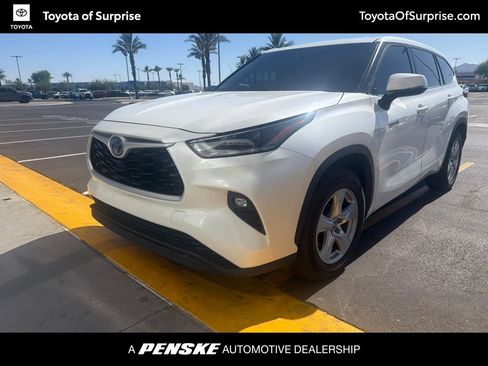 Used 2021 Toyota Highlander LE FWD image 1