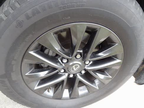 Used 2023 Lexus GX 460 Premium w/ Premium Package image 17