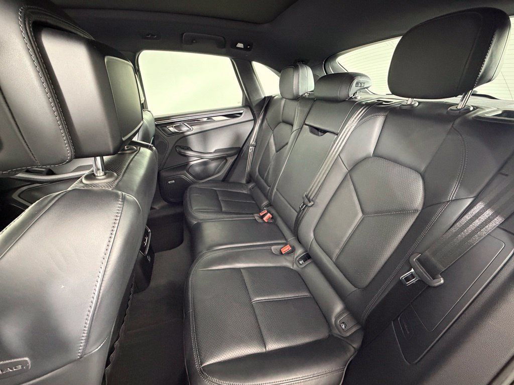 Certified 2023 Porsche Macan AWD/4WD image 40