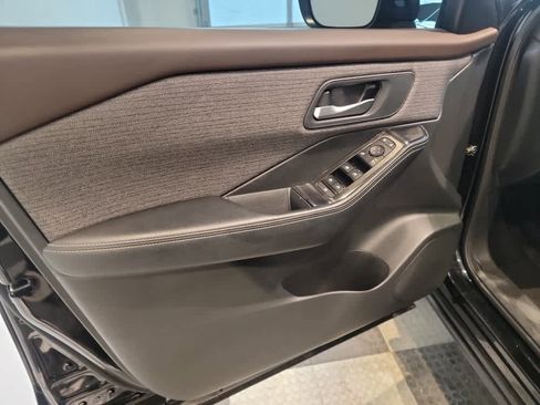 Used 2022 Nissan Rogue SV image 8