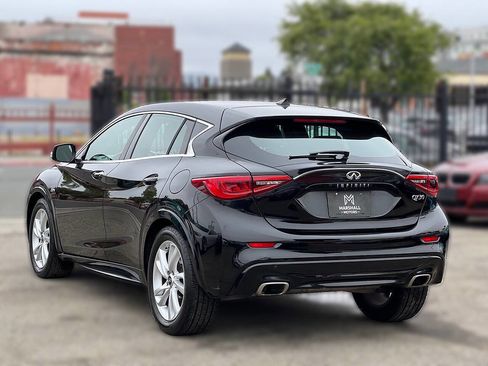 Used 2017 INFINITI QX30 w/ Cargo Package FWD image 6