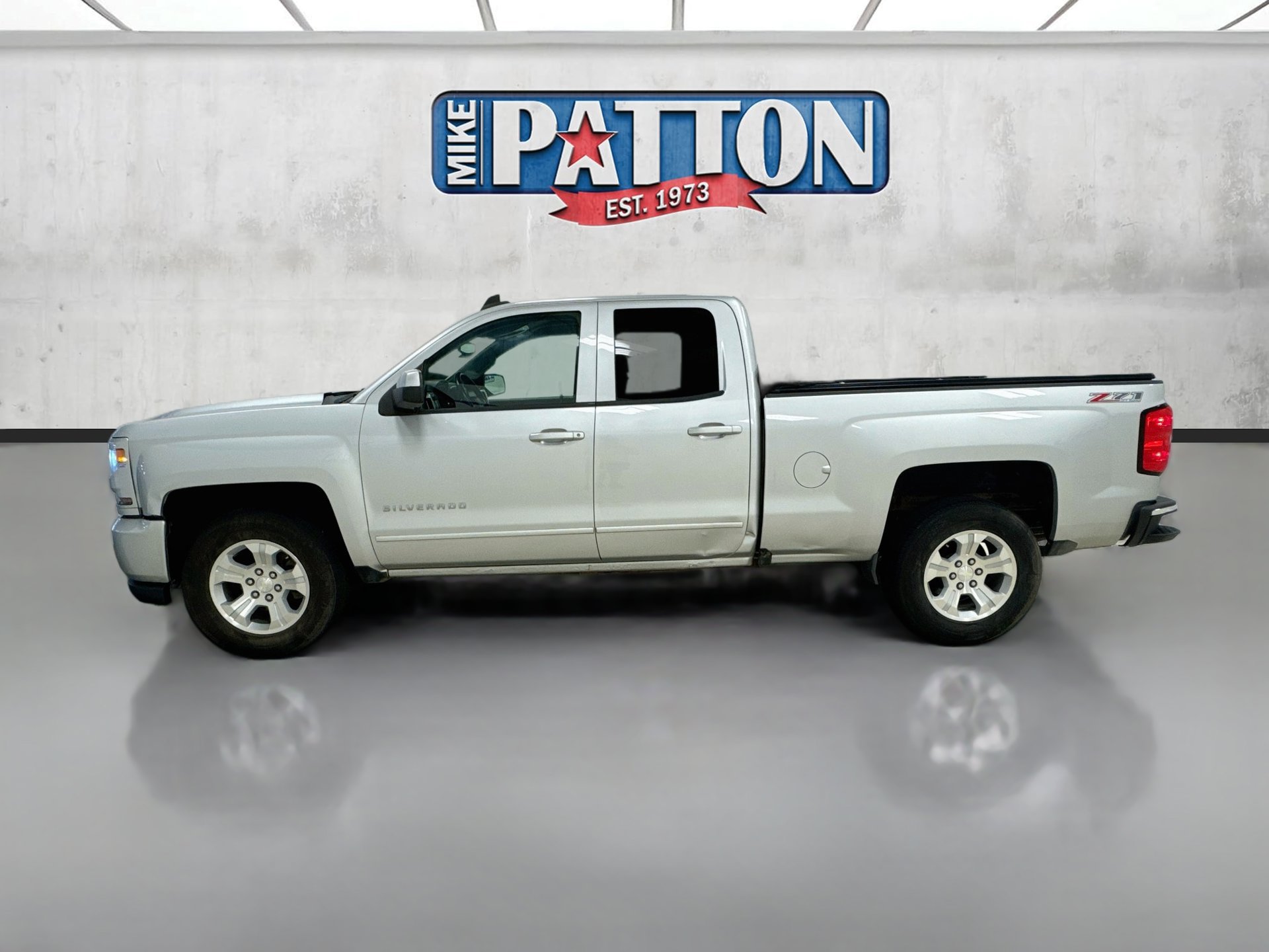 Used 2017 Chevrolet Silverado 1500 LT w/ All Star Edition AWD/4WD image 4