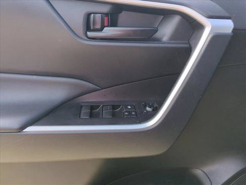 Used 2022 Toyota RAV4 LE FWD image 11